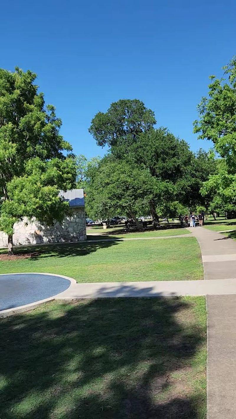 Landa Park: Location, Size, and First Impressions