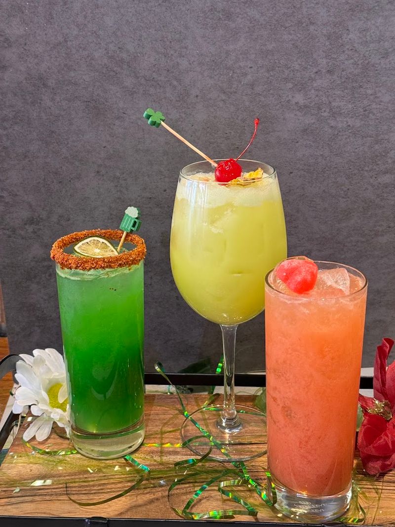 Late Hours and a Menu That Keeps Going Late Hours and a Menu That Keeps Going