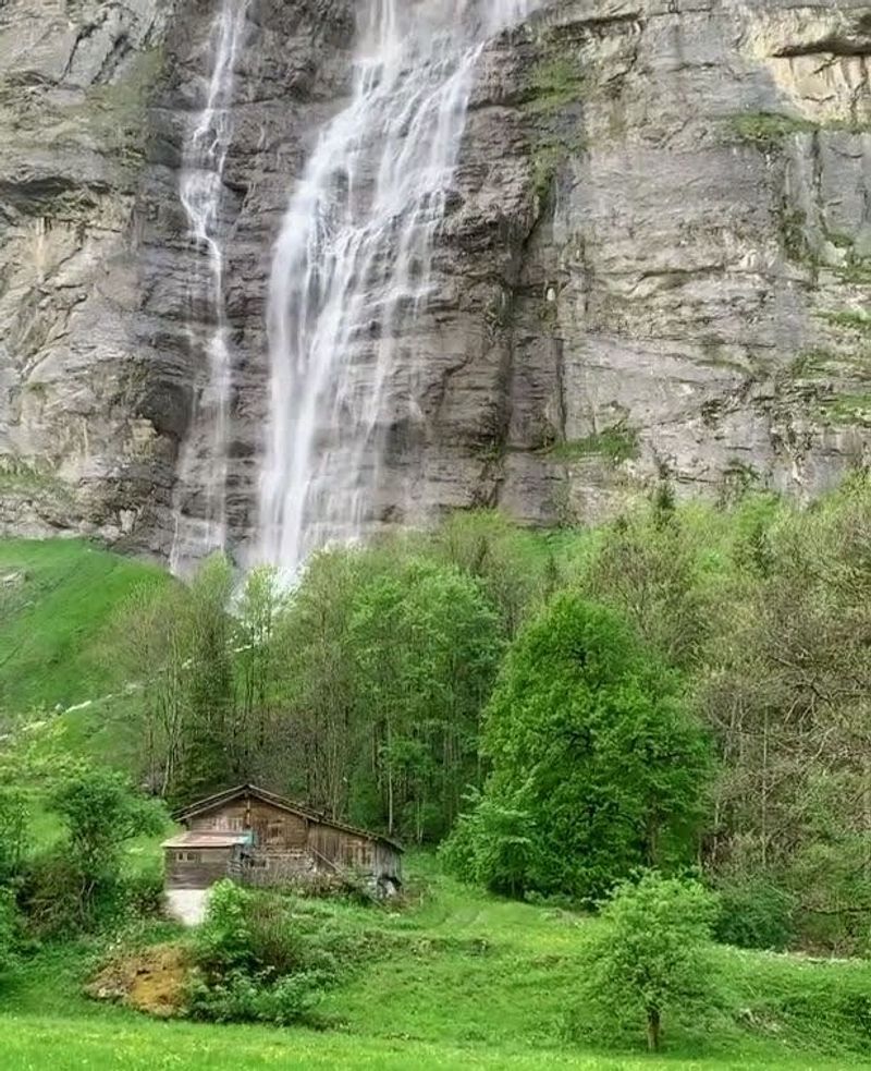 Lauterbrunnen Valley, Switzerland Lauterbrunnen Valley, Switzerland