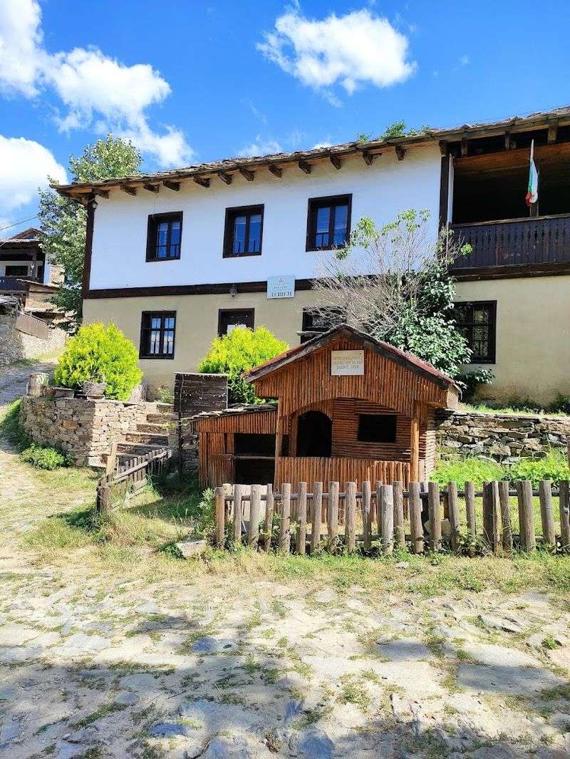 Leshten, Garmen Municipality, Bulgaria Leshten, Garmen Municipality, Bulgaria