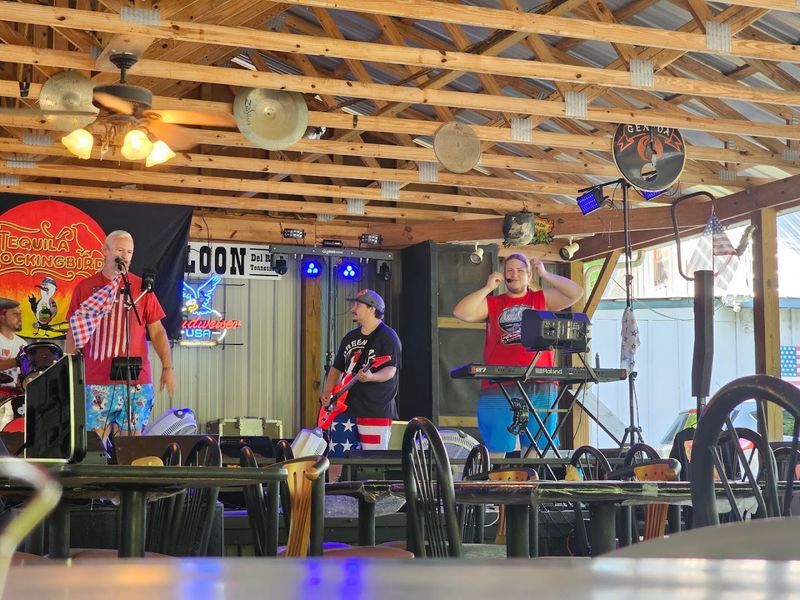 Live Music That Actually Shows Up Live Music That Actually Shows Up