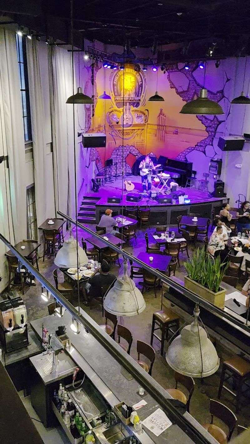 Live Music That Shares the Stage With Your Dinner Live Music That Shares the Stage With Your Dinner