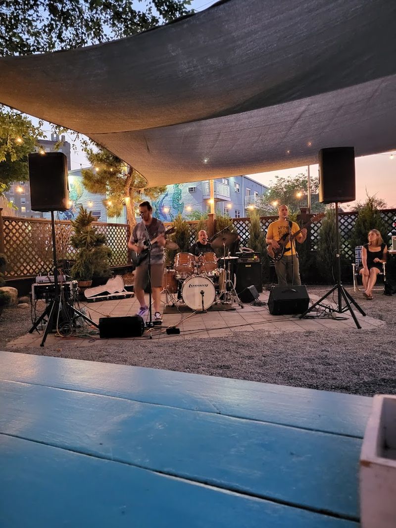 Live Music and the Sunday Jazz Tradition Live Music and the Sunday Jazz Tradition