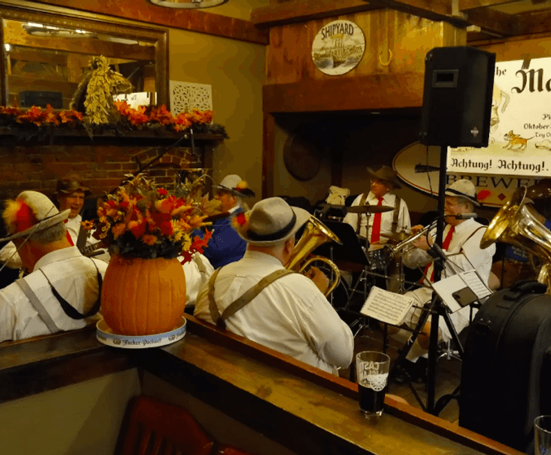 Live Music on the Weekends Live Music on the Weekends