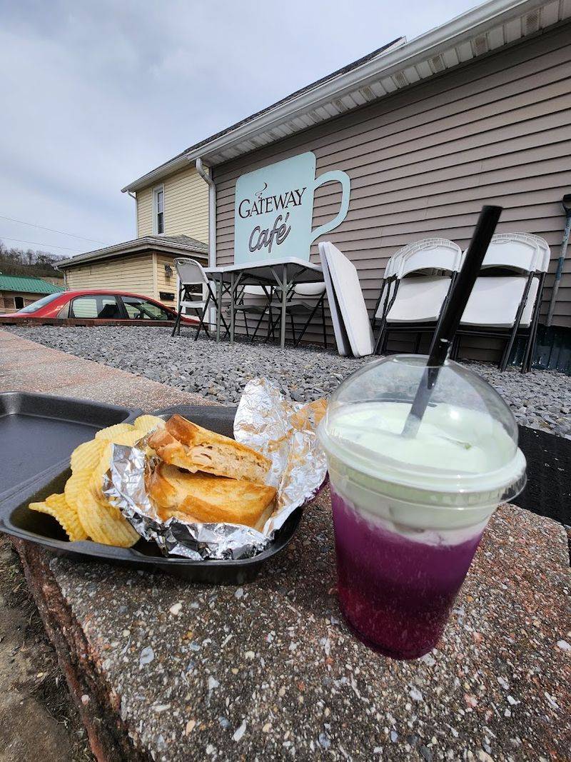 Local Delivery That Feeds the Workday Local Delivery That Feeds the Workday