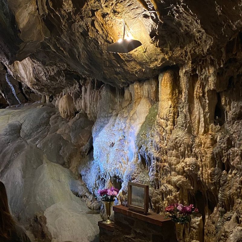 Lost River Caverns