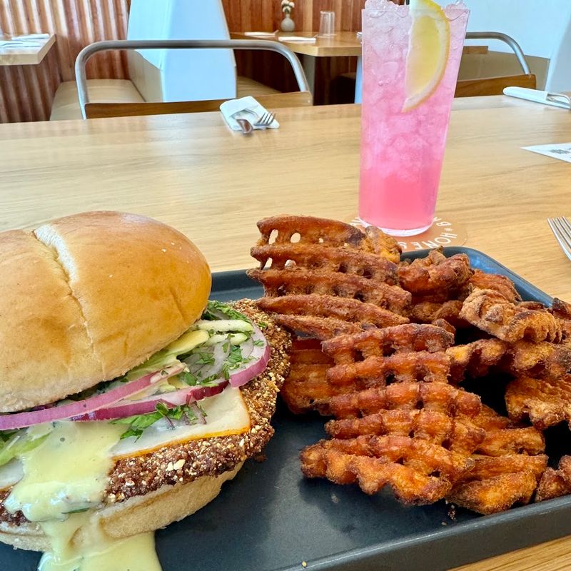 Lunch That Earns Its Own Spotlight Lunch That Earns Its Own Spotlight