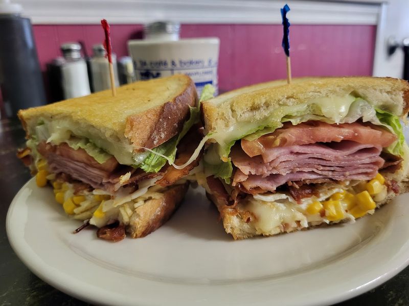 Lunch That Goes Well Beyond a Sandwich Lunch That Goes Well Beyond a Sandwich