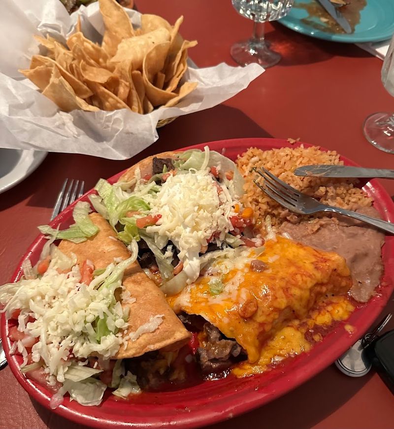 Lunch and Dinner Buffets for the Truly Hungry Lunch and Dinner Buffets for the Truly Hungry