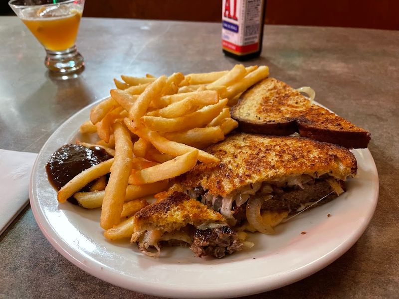 Lunch and Dinner Comfort Food Done the Old-Fashioned Way Lunch and Dinner Comfort Food Done the Old-Fashioned Way
