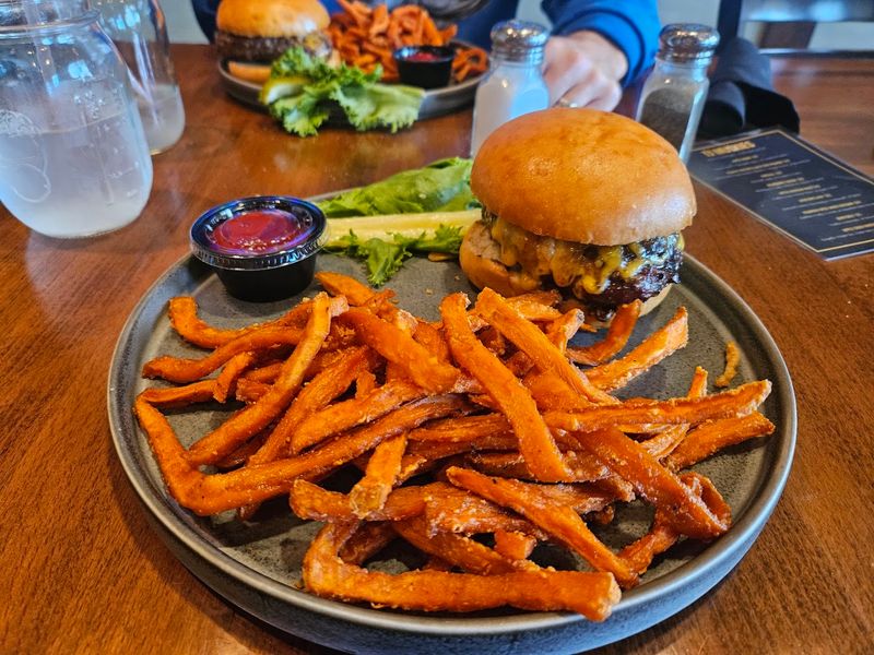 Lunch and Dinner Dishes That Go Beyond Resort-Standard Lunch and Dinner Dishes That Go Beyond Resort-Standard