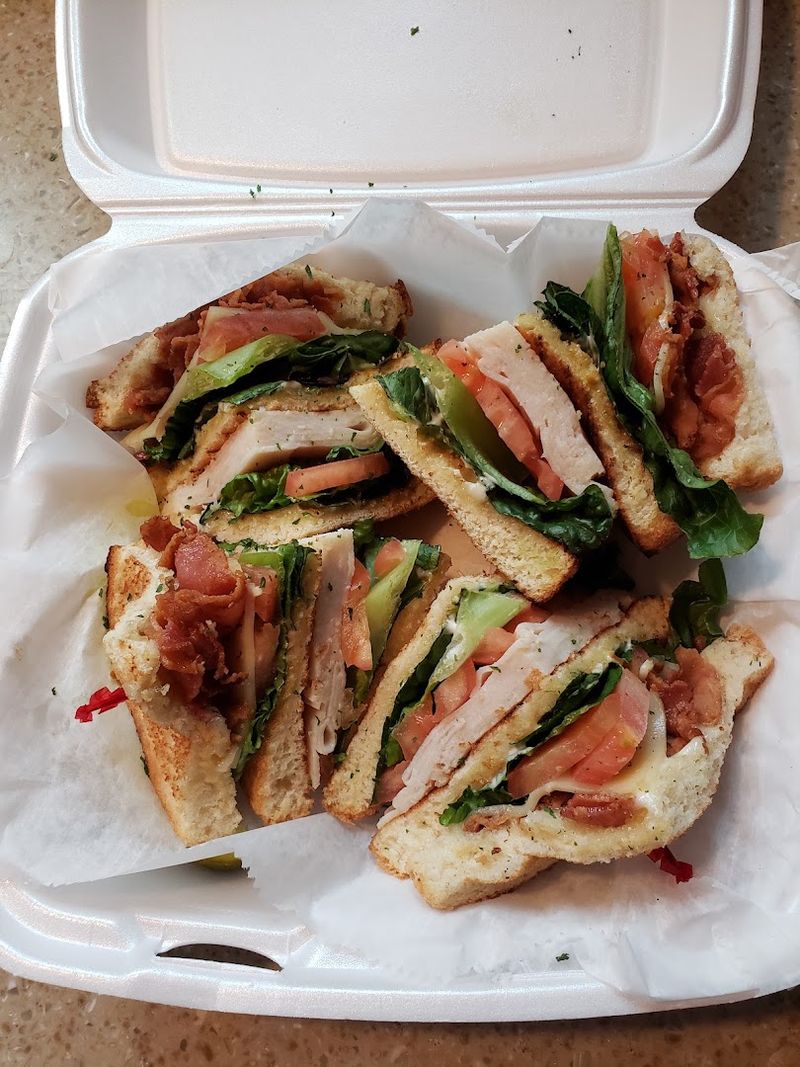 Lunch and Dinner: When the Diner Proves It Is More Than a Morning Stop Lunch and Dinner: When the Diner Proves It Is More Than a Morning Stop