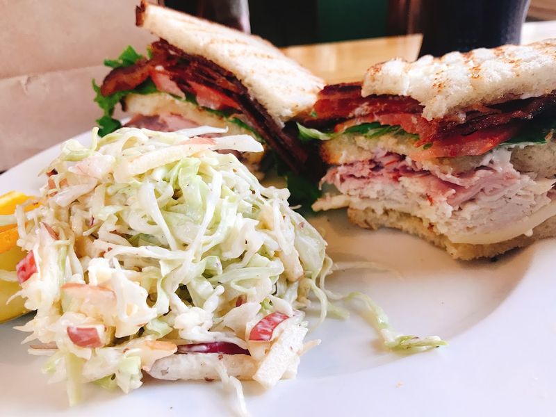 Lunchtime Sandwiches and Salads That Carry Their Own Weight Lunchtime Sandwiches and Salads That Carry Their Own Weight
