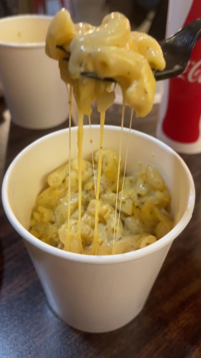 Mac and Cheese That Starts Friendly Rivalries at the Table Mac and Cheese That Starts Friendly Rivalries at the Table