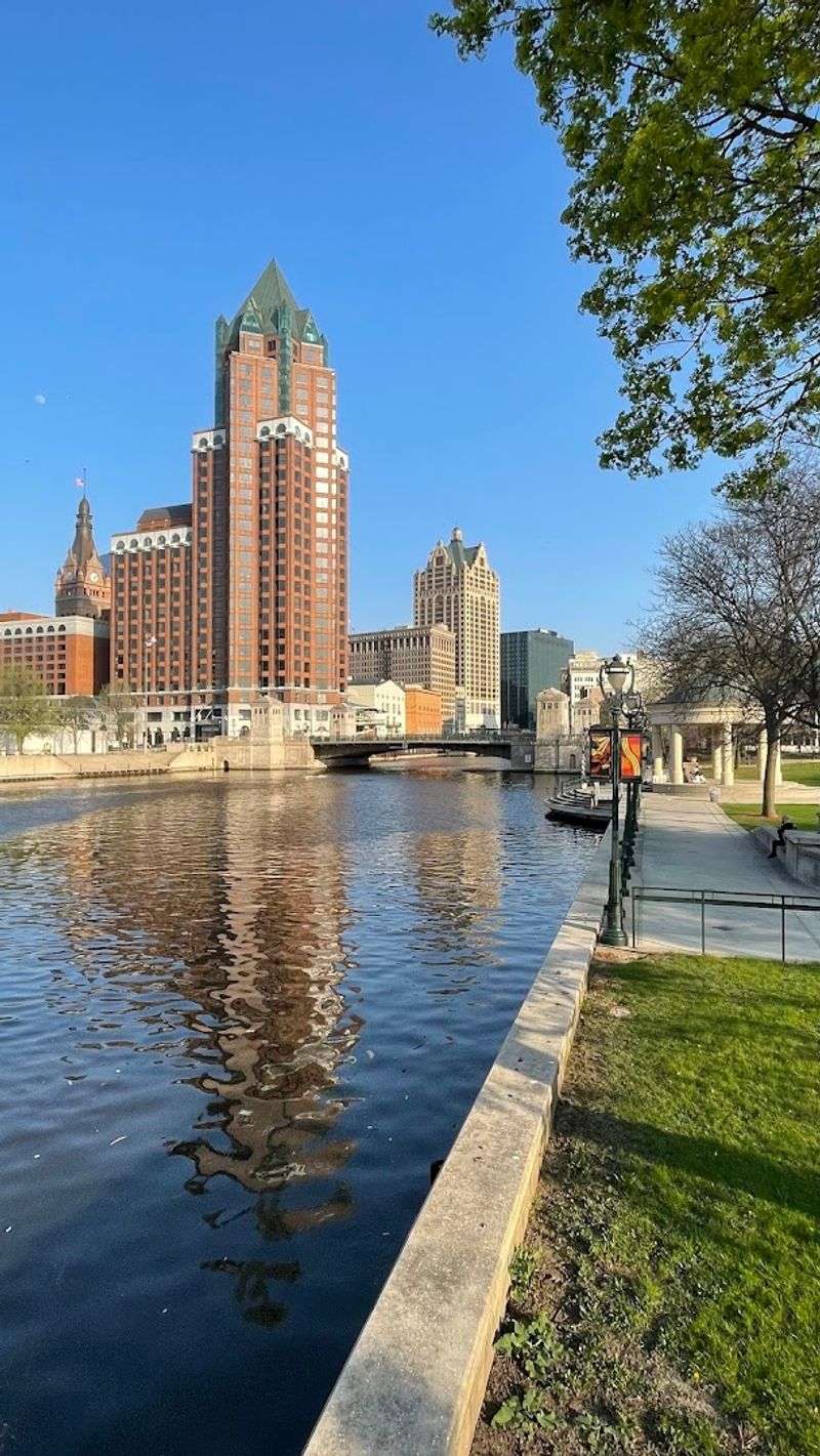 Milwaukee, Wisconsin Milwaukee, Wisconsin