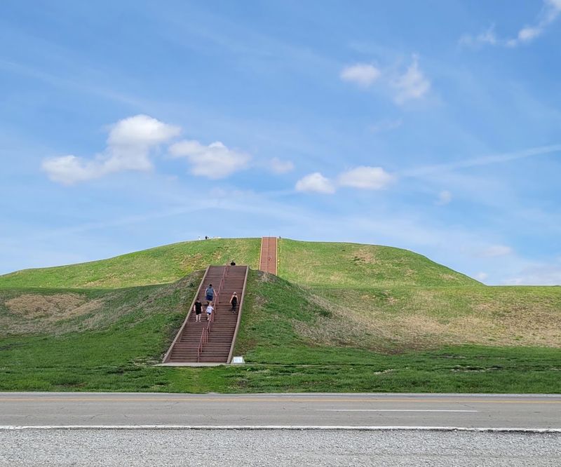 Monks Mound: The Crown of the Ancient City