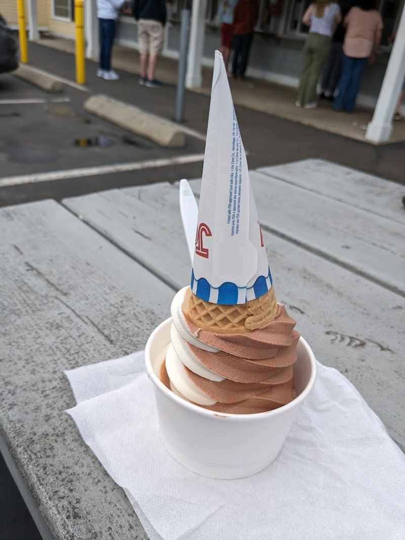 Moo's Place Homemade Ice Cream, Derry, New Hampshire Moo's Place Homemade Ice Cream, Derry, New Hampshire