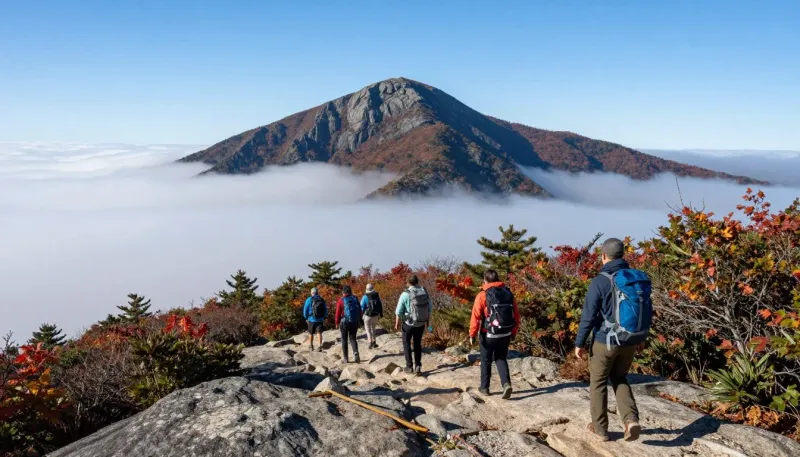 Mountain weather decides what belongs in your day pack Mountain weather decides what belongs in your day pack