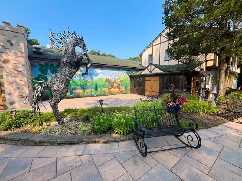 Murals, Animatronics, And Old-School Kitsch