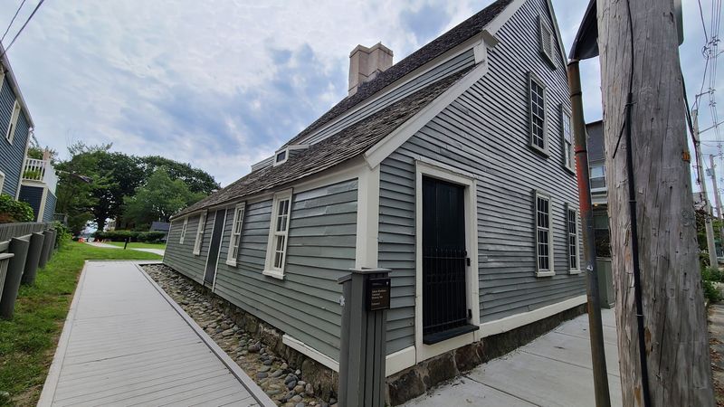 Narbonne House, Salem, Massachusetts (1675) Narbonne House, Salem, Massachusetts (1675)