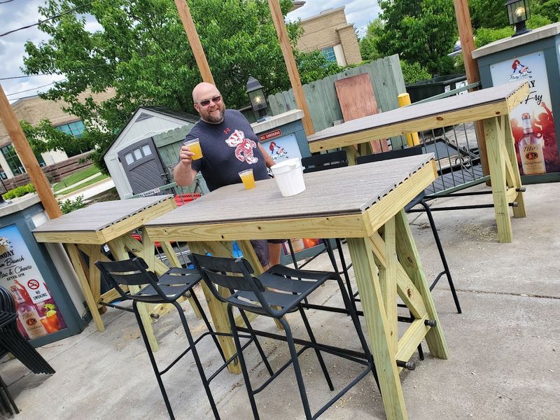 Natty Oaks Pub & Eatery, West Allis