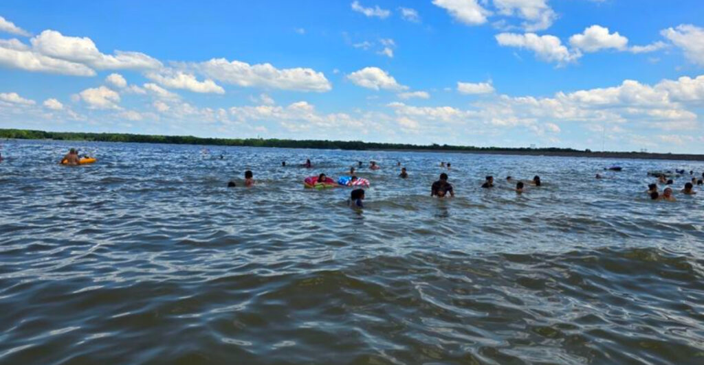 Ohio’s 3,000-Foot Beach Feels Like a Summer Escape Without Leaving the State