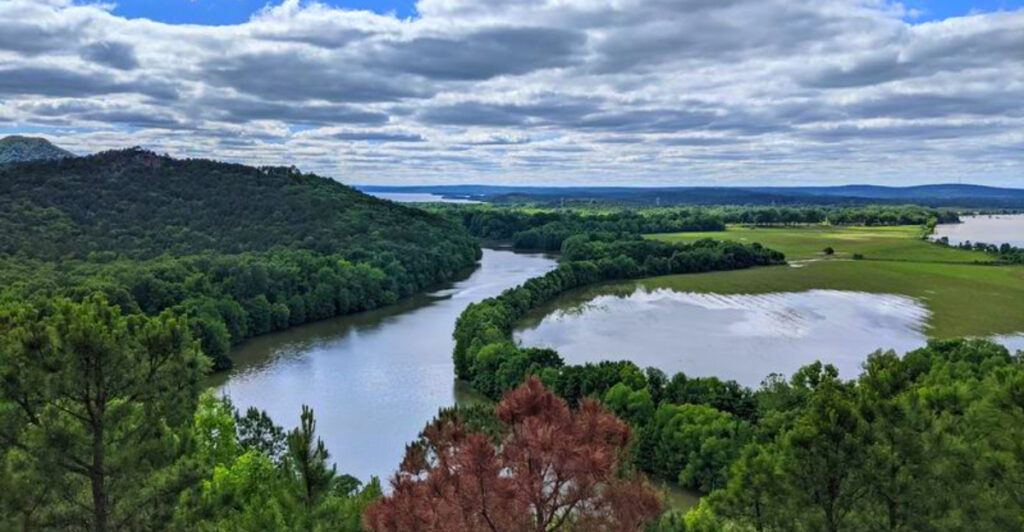 One of Arkansas’ Most Beautiful State Parks Has a Mountain Summit With Incredible Views