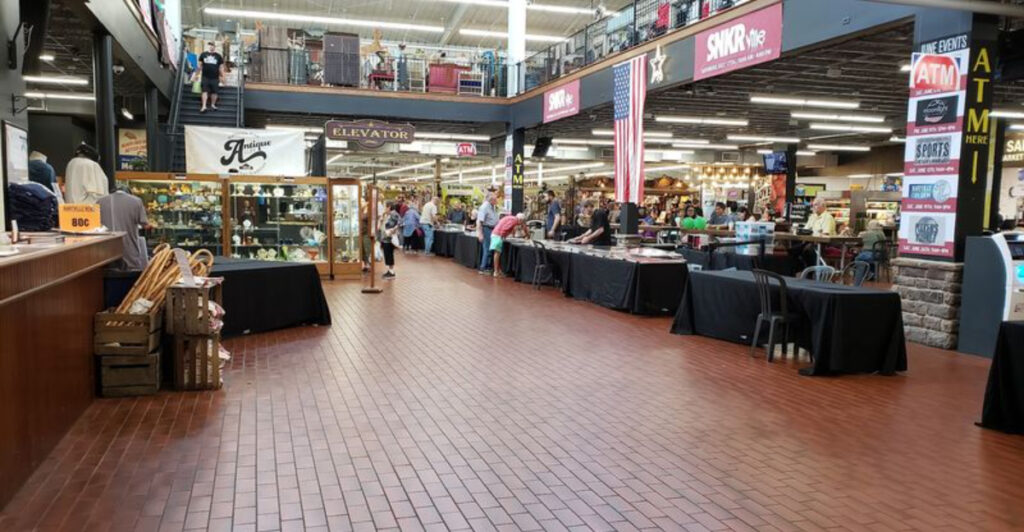 One of Ohio’s Largest Flea Markets Has More Than 700 Vendor Spaces