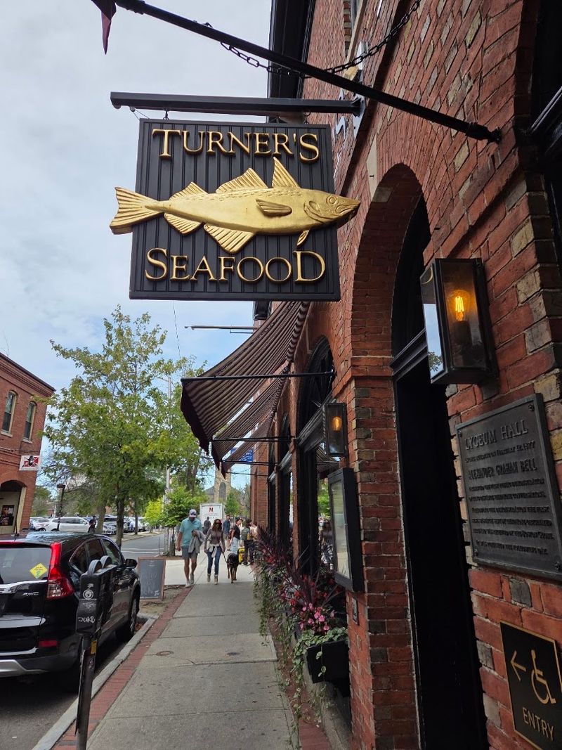 Outdoor Seating and the Salem Street Scene