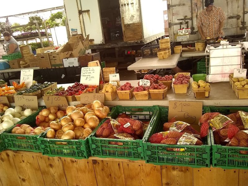 Outdoor Vendors and the Energy of a Full Market Day Outdoor Vendors and the Energy of a Full Market Day