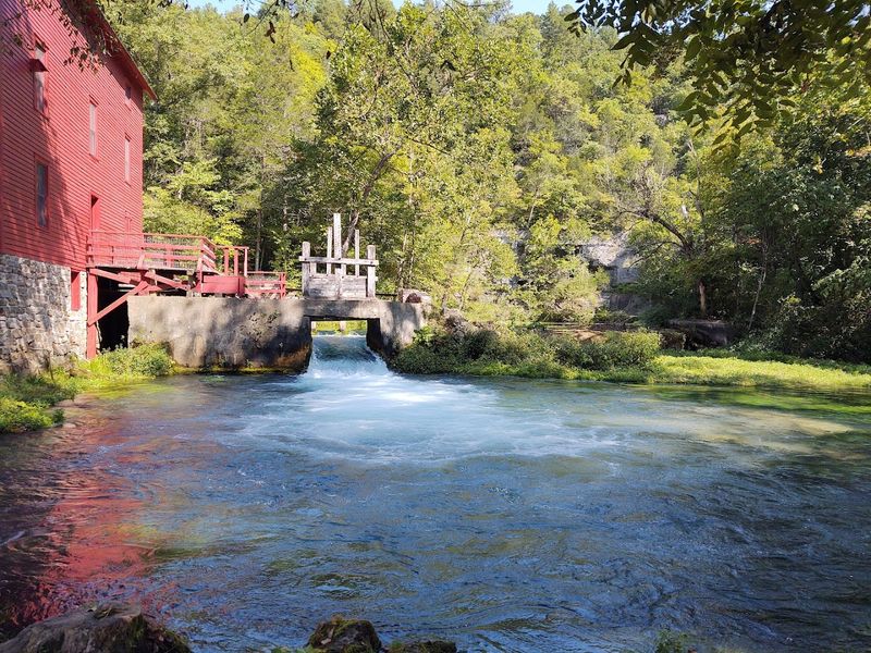 Ozark National Scenic Riverways Drive, Eminence, Missouri, USA