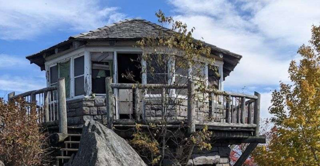 People Hike 11 Miles In Tennessee To Reach This Smoky Mountain Tower
