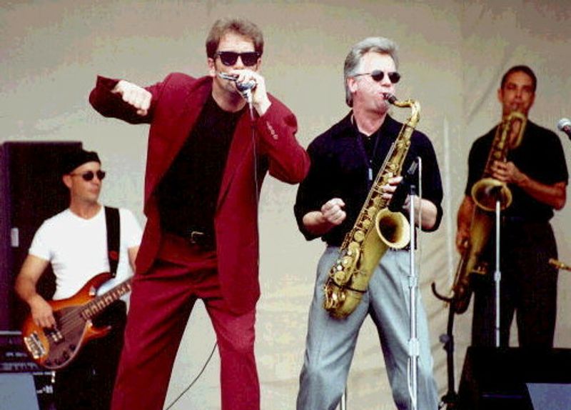 Perfect World – Huey Lewis and the News Perfect World – Huey Lewis and the News