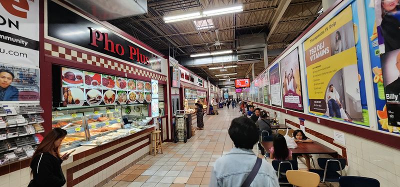 Pho Stalls and the Art of Choosing the Right Bowl