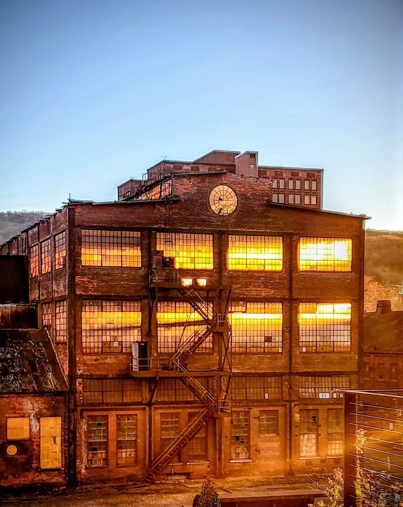 Photography Paradise: Capturing the Beauty of Steel and Sky Photography Paradise: Capturing the Beauty of Steel and Sky