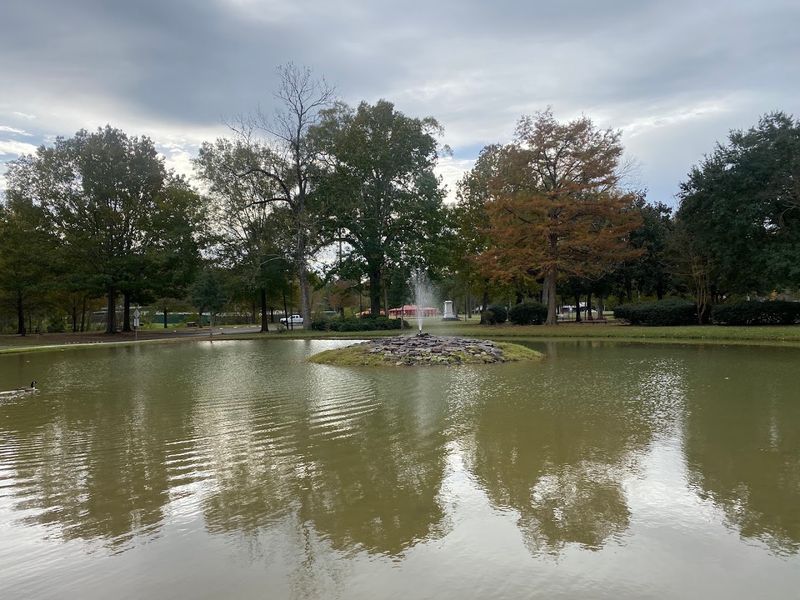 Picnicking, Ponds, and Quiet Corners Picnicking, Ponds, and Quiet Corners