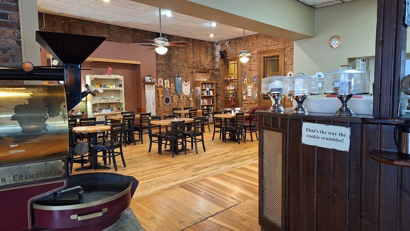 Planning Your Visit to Winona Around This Café Planning Your Visit to Winona Around This Café