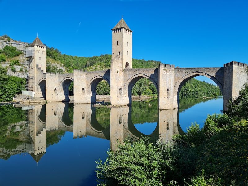 Pont Valentré, Cahors, France Pont Valentré, Cahors, France