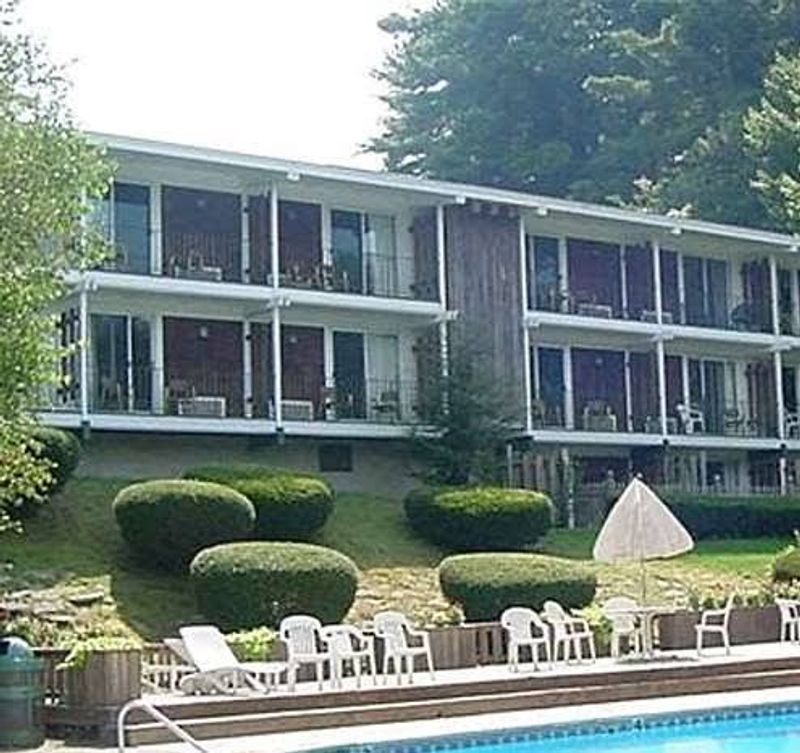 Publick House Historic Inn - Sturbridge