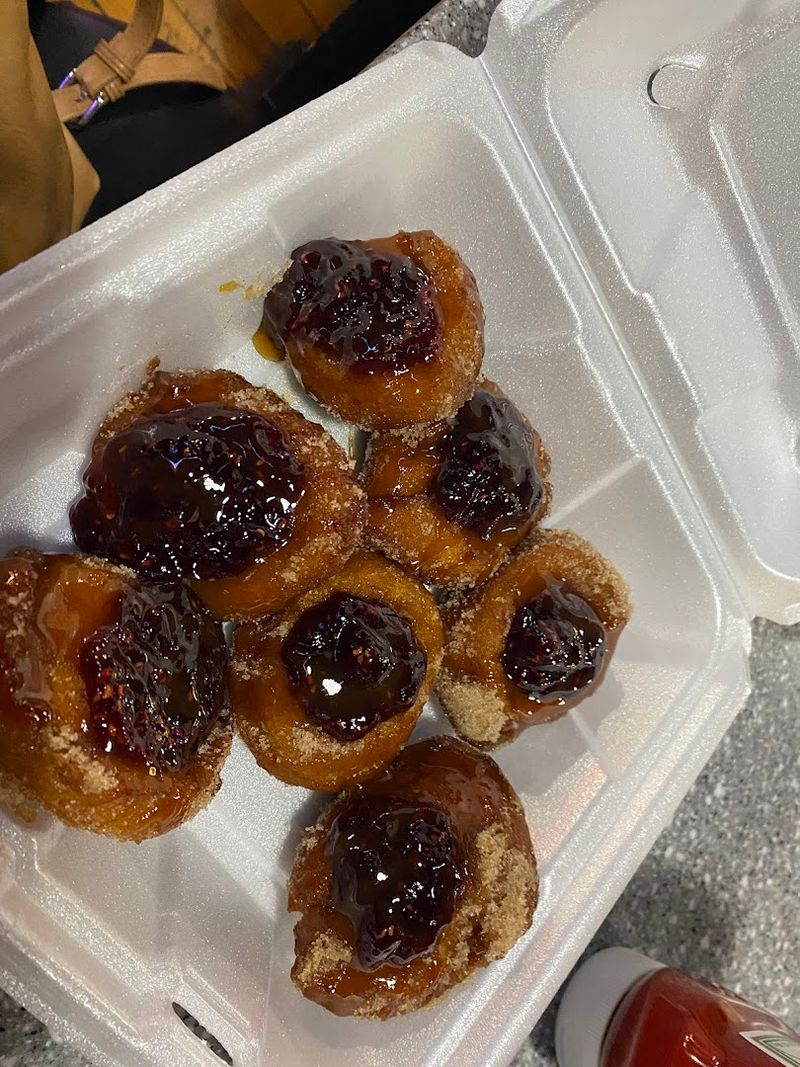 Raspberry Doughnuts and a Dessert That Earns Its Own Fan Base Raspberry Doughnuts and a Dessert That Earns Its Own Fan Base