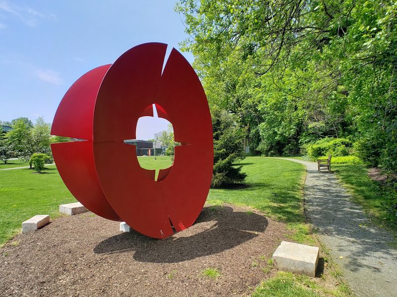 Red Disks and Sound Waves: The Sculpture That Plays With Your Senses Red Disks and Sound Waves: The Sculpture That Plays With Your Senses