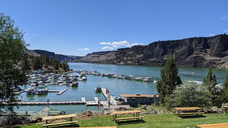 Rental Cabins Right on the Water