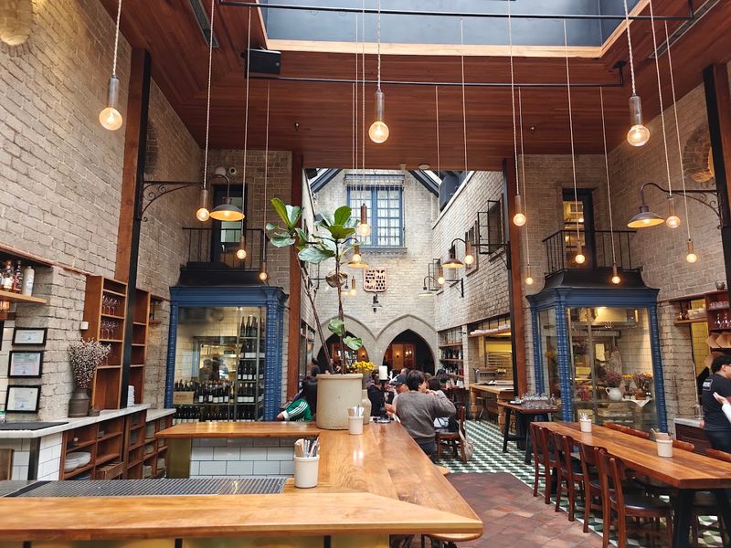 République, Los Angeles, California