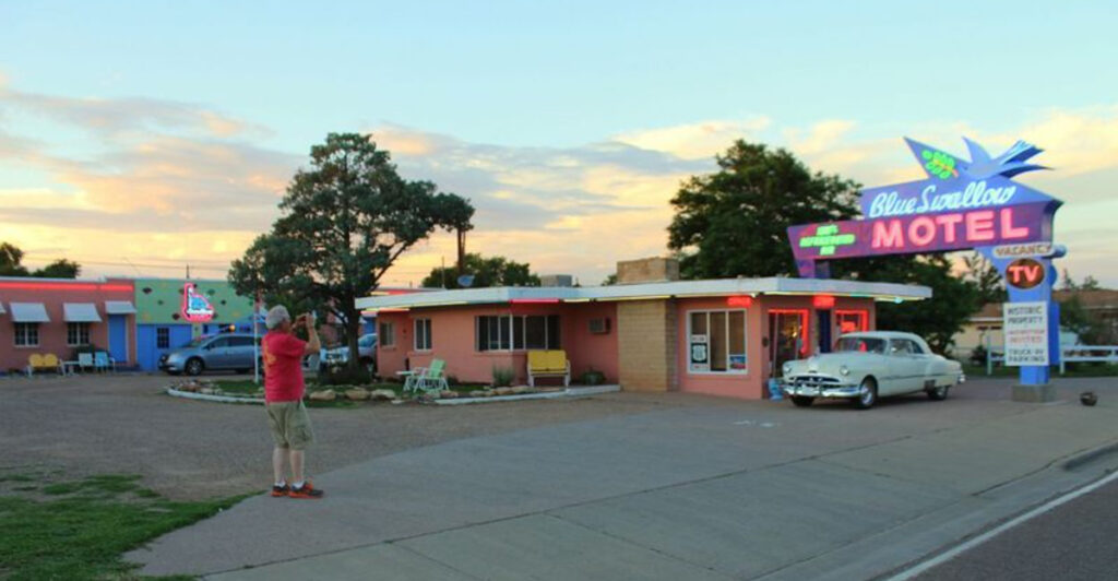 Retro Motels That Will Take You Back to the ’60s
