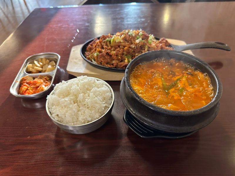 Rice Bowls That Actually Feel Complete Rice Bowls That Actually Feel Complete