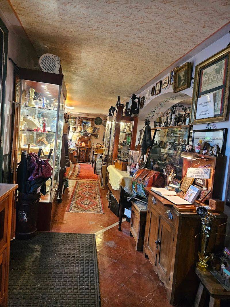 Rooms Packed With European Treasures at Every Turn Rooms Packed With European Treasures at Every Turn