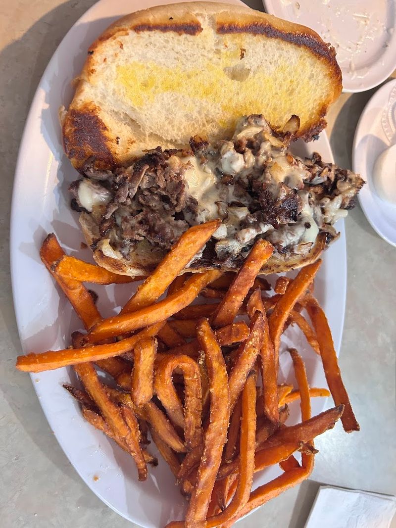 Sandwiches and Lunch Favorites Worth Ordering Sandwiches and Lunch Favorites Worth Ordering