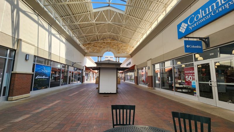 Seasonal Shopping: Summer Buzz vs. Winter Strategy Seasonal Shopping: Summer Buzz vs. Winter Strategy