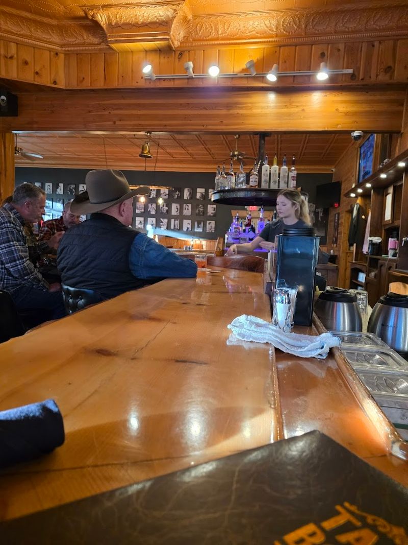 Service That Makes You Feel Like a Regular on Your First Visit Service That Makes You Feel Like a Regular on Your First Visit