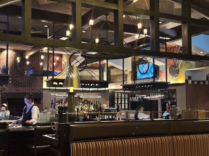 Service That Turns a Good Meal Into a Memorable Evening Service That Turns a Good Meal Into a Memorable Evening